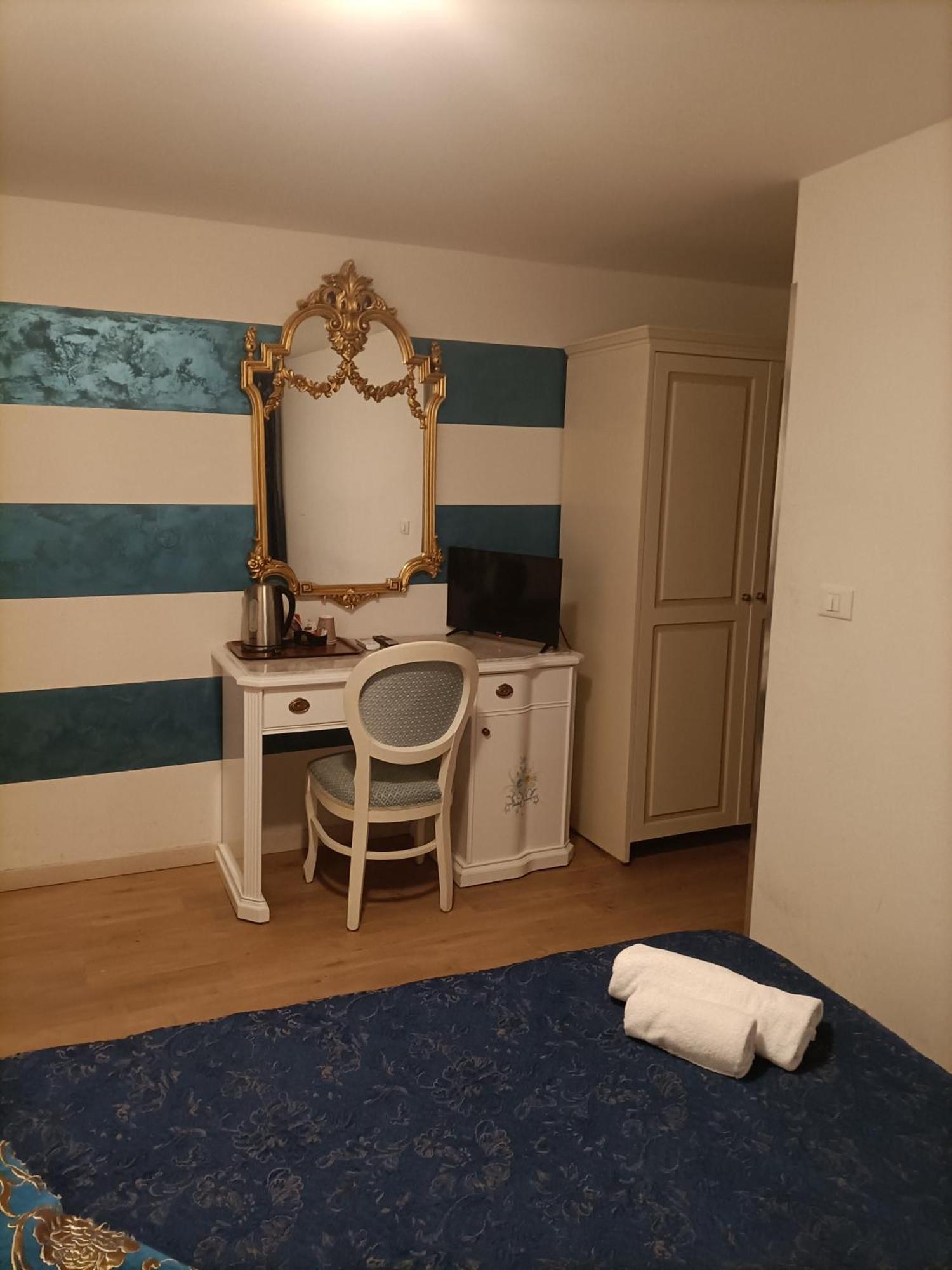 Palazzo Lion Morosini - Check In Presso Locanda Ai Santi Apostoli Venesia Bagian luar foto