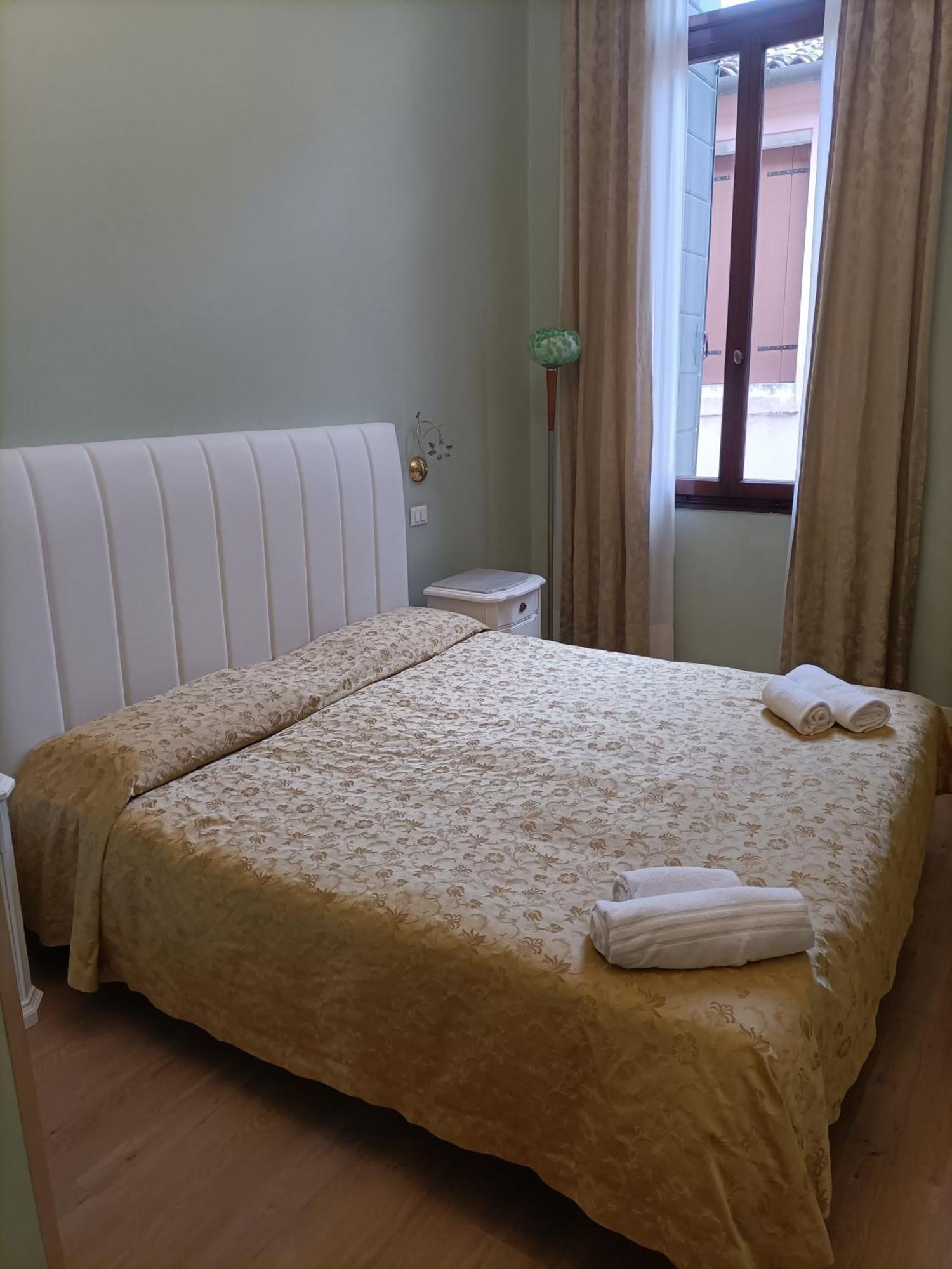 Palazzo Lion Morosini - Check In Presso Locanda Ai Santi Apostoli Venesia Bagian luar foto