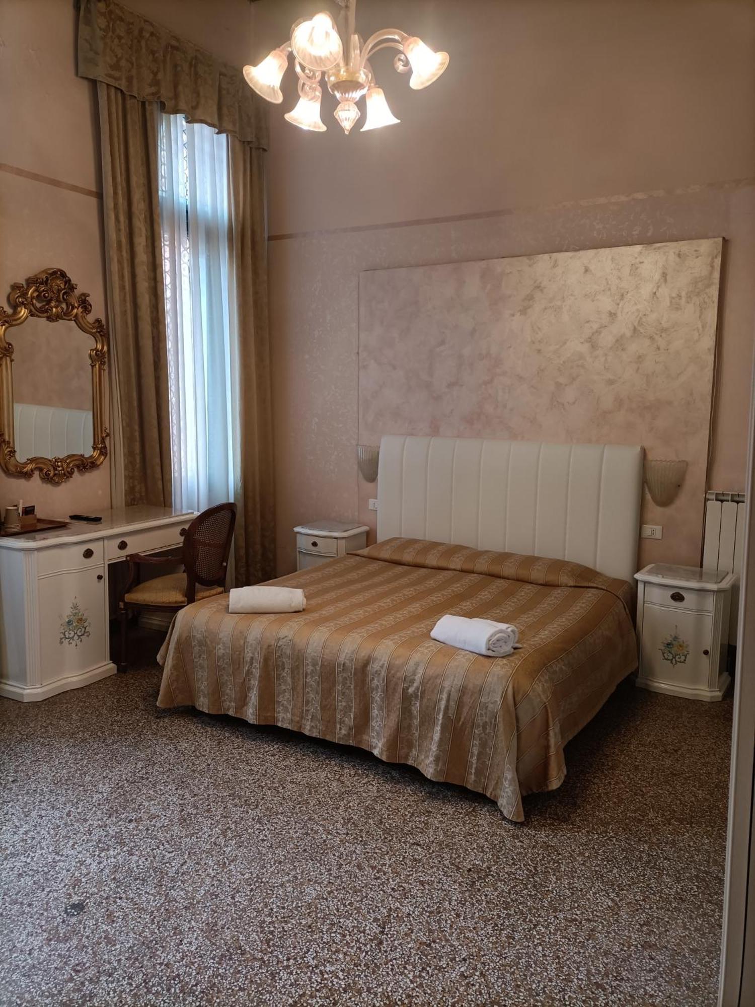 Palazzo Lion Morosini - Check In Presso Locanda Ai Santi Apostoli Venesia Bagian luar foto