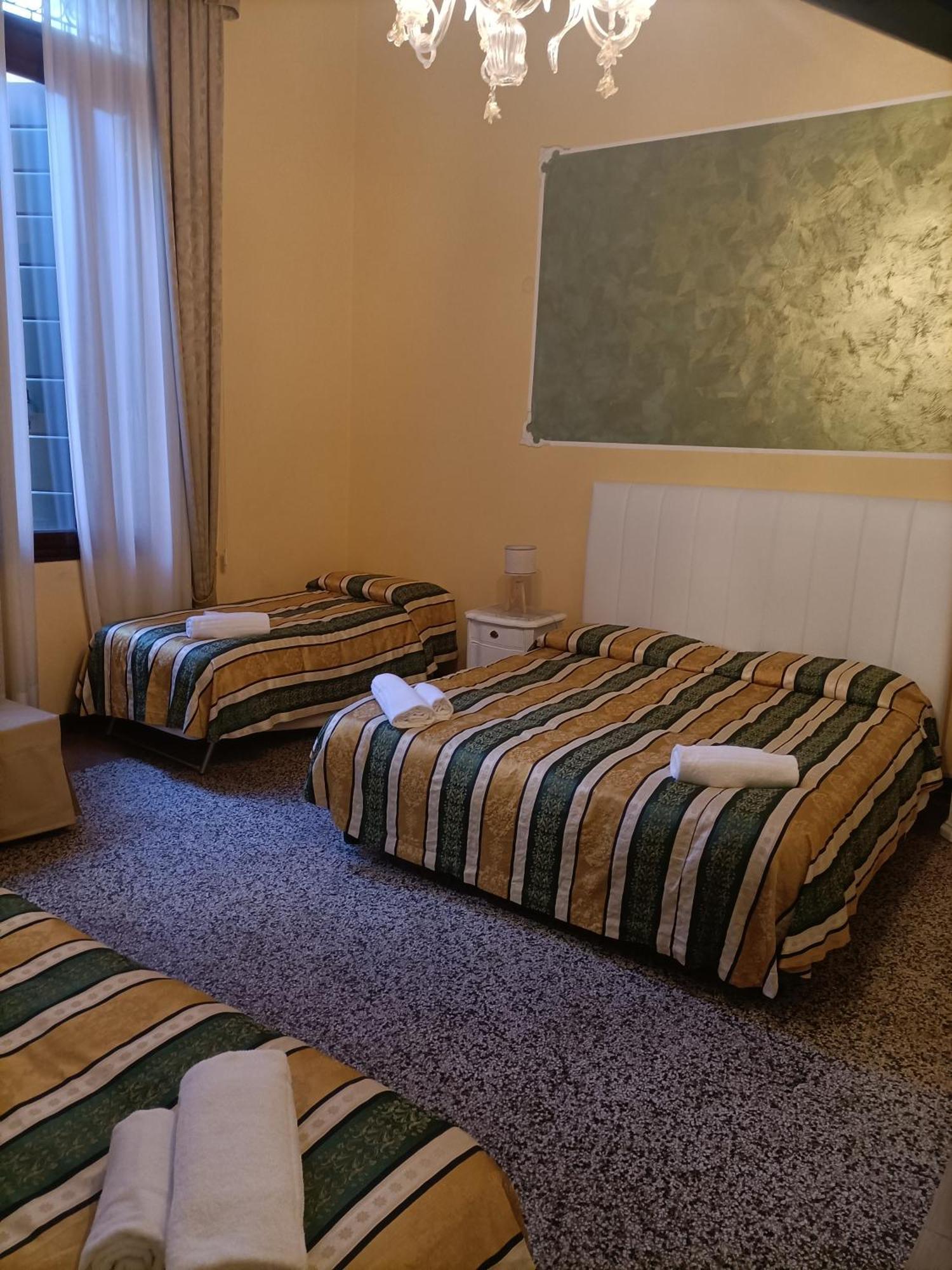 Palazzo Lion Morosini - Check In Presso Locanda Ai Santi Apostoli Venesia Bagian luar foto