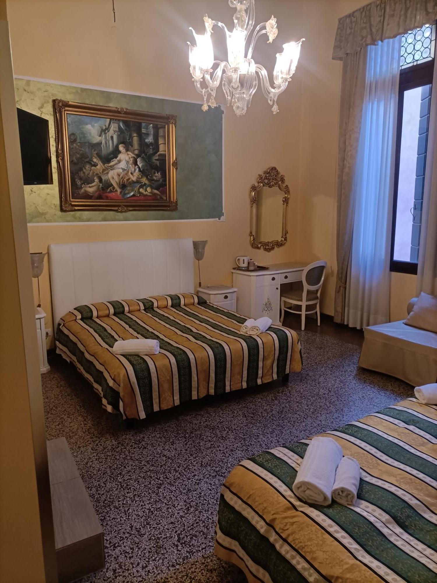Palazzo Lion Morosini - Check In Presso Locanda Ai Santi Apostoli Venesia Bagian luar foto