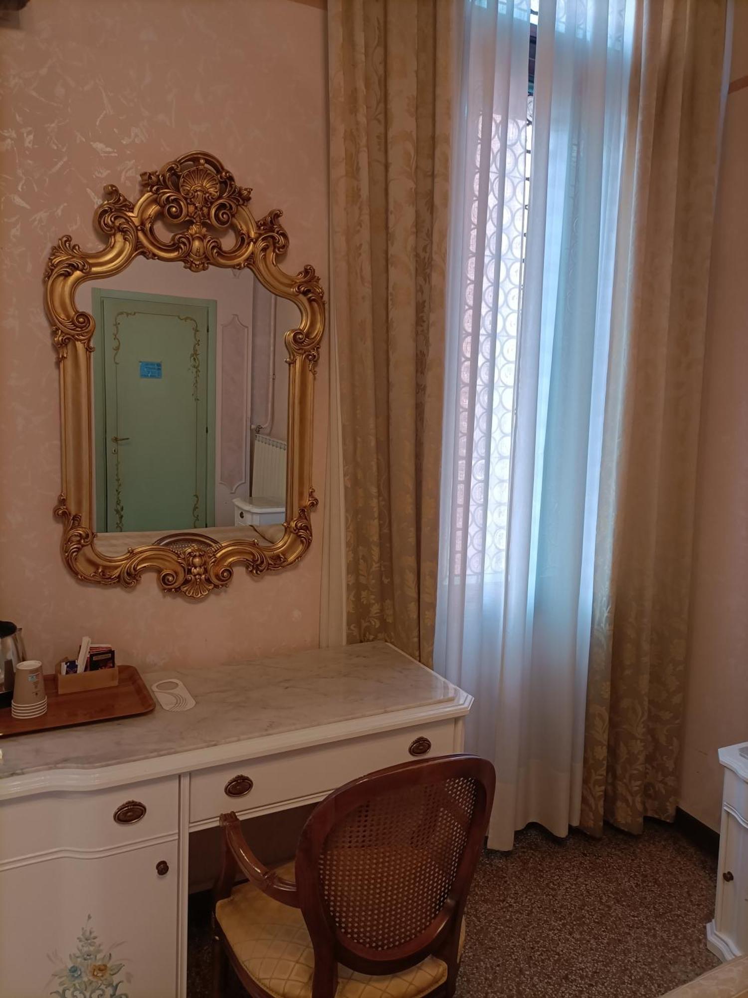 Palazzo Lion Morosini - Check In Presso Locanda Ai Santi Apostoli Venesia Bagian luar foto