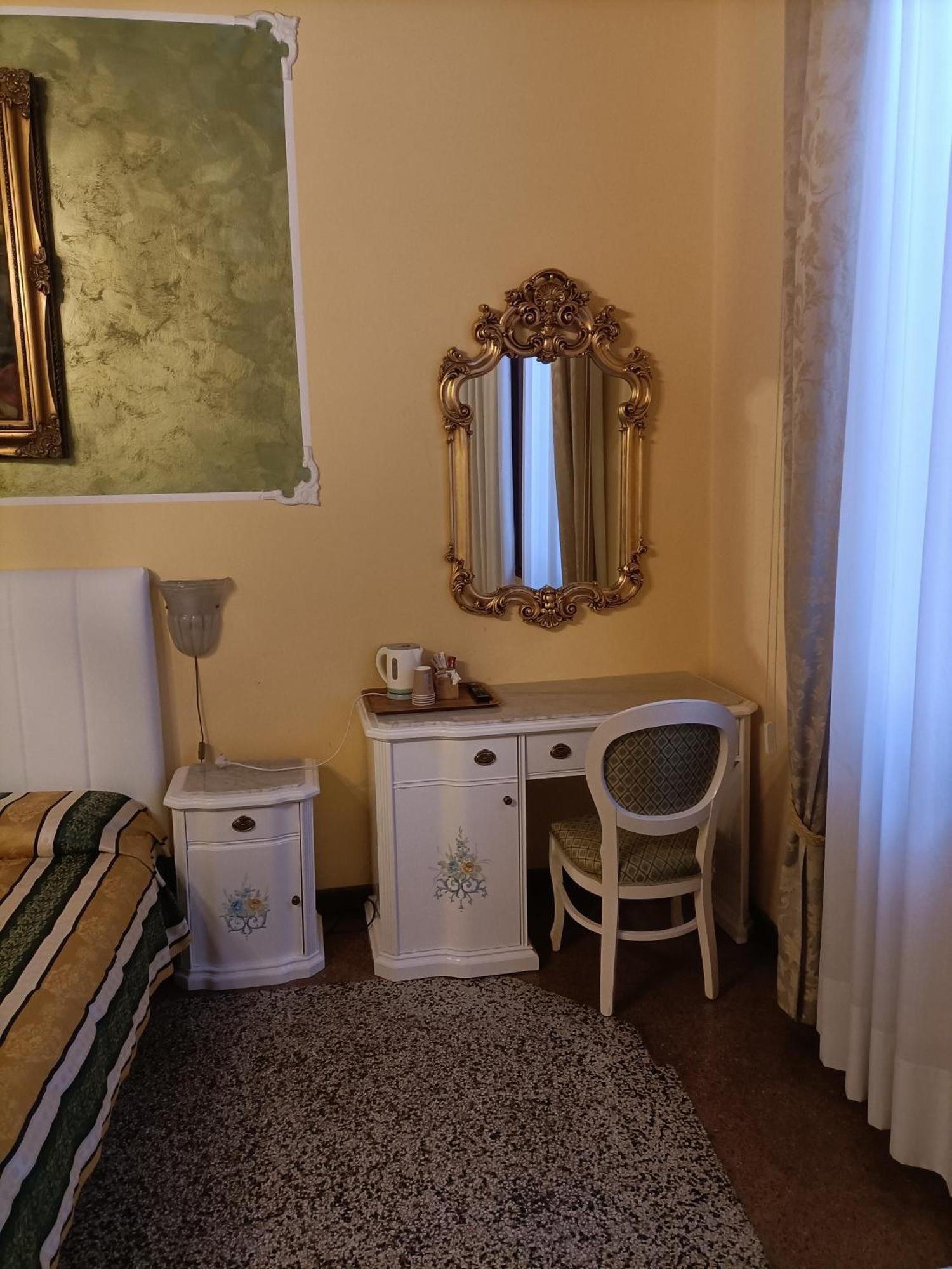 Palazzo Lion Morosini - Check In Presso Locanda Ai Santi Apostoli Venesia Bagian luar foto