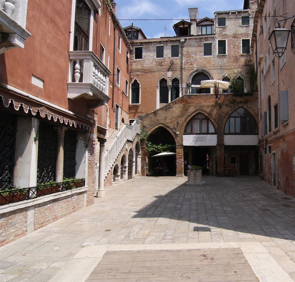Palazzo Lion Morosini - Check In Presso Locanda Ai Santi Apostoli Venesia Bagian luar foto